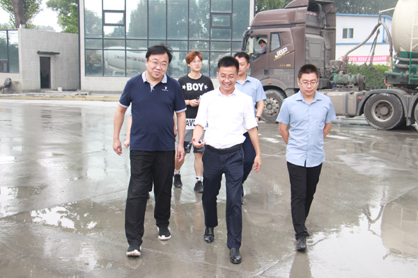 查总陪同冯晨晖老师走访太平洋搅拌站